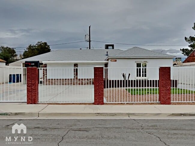 Building Photo - 4406 Hayes Pl