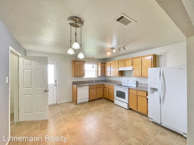 Building Photo - 3 br, 2 bath House - 3305 Lorena Drive