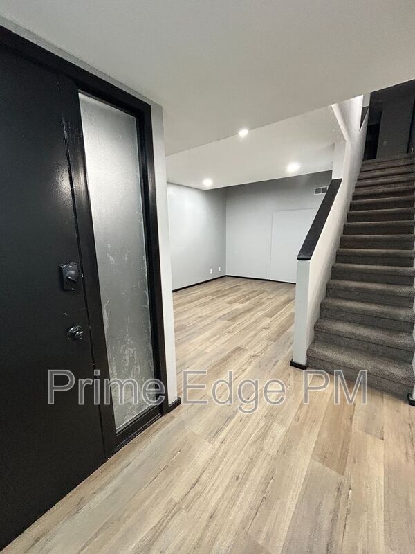 Building Photo - 1801 Ridgehaven Ct