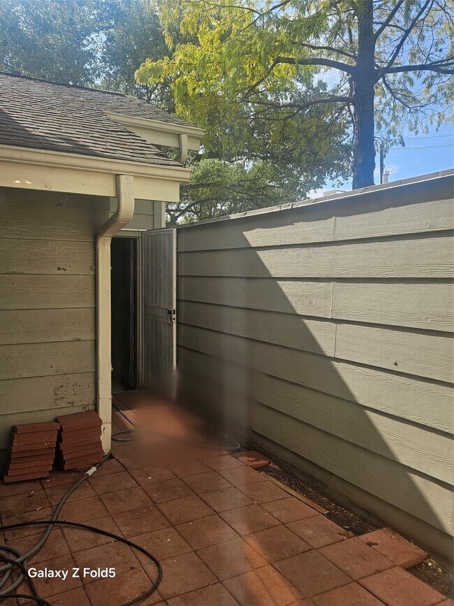 Foto del edificio - 6803 Greenway Chase St