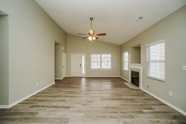 Foto del edificio - 4043 Summerstone Dr