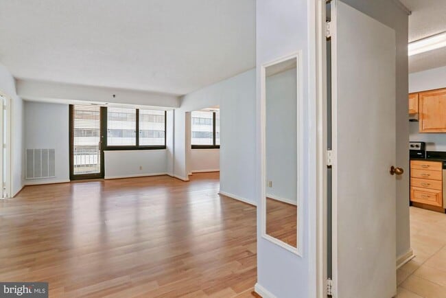 Building Photo - 1805 Crystal Dr