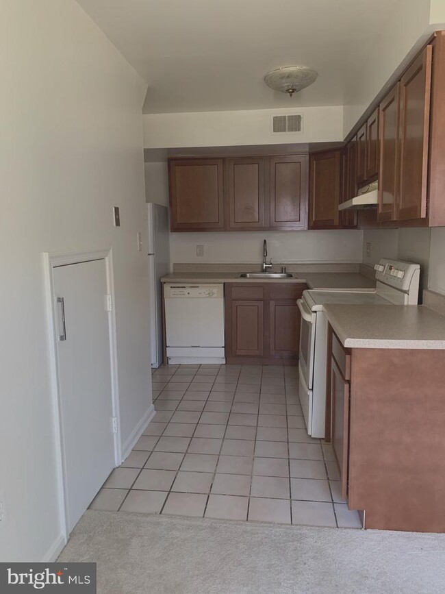Building Photo - 4566 Conwell Dr