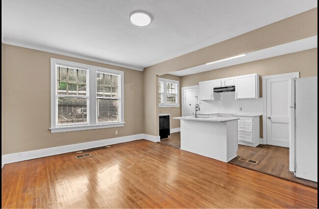 Foto del edificio - 665 E Pkwy S
