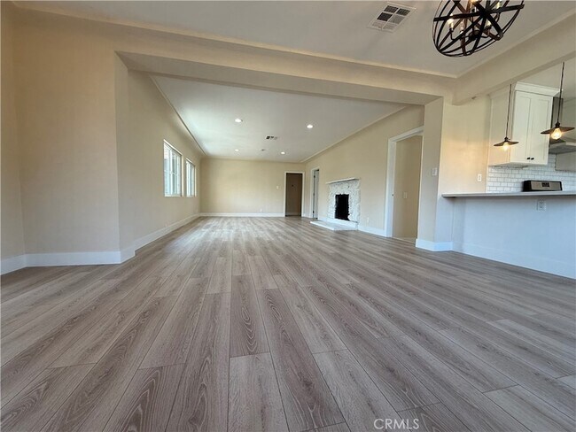 Foto del edificio - 1633 Kwis Ave