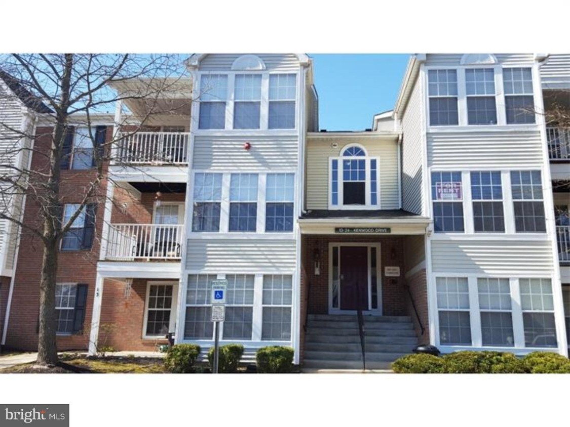 Foto principal - 24 Kenwood Dr