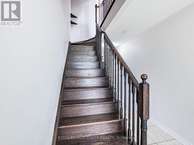 Building Photo - 37-37 Aspen Hills Rd