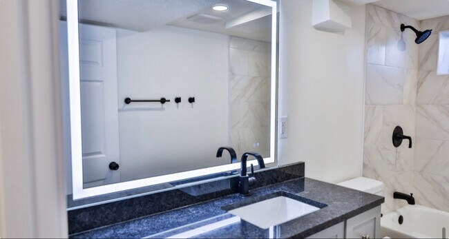 Foto del edificio - 350 W 2575 N