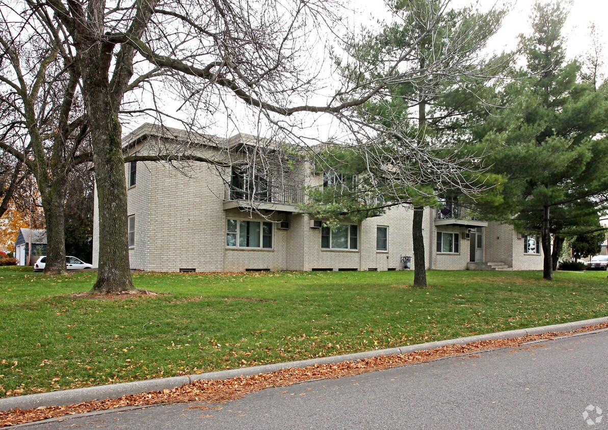 2980 Snelling Ave N, Roseville, MN 55113 Apartments Roseville, MN