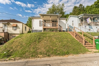Building Photo - 415 Simpson Ave
