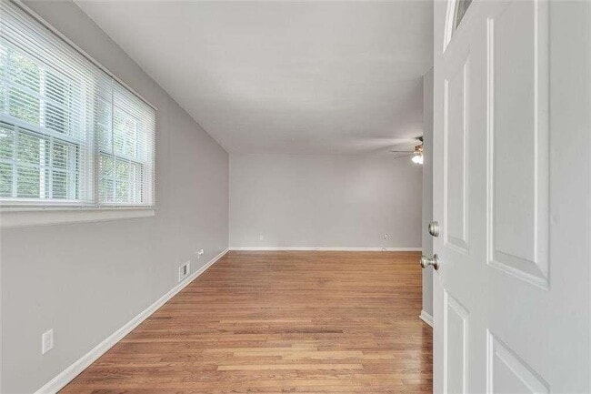 Building Photo - 799 Marstevan Dr NE