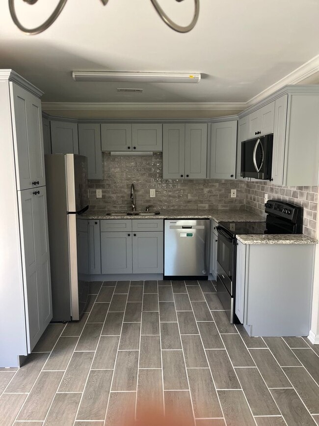 Building Photo - 13 Oakcrest Trail NE