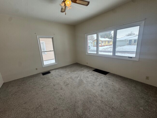 Foto del edificio - 1323 S Webster St