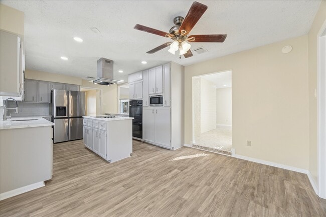 Building Photo - 2319 Wallingford Dr