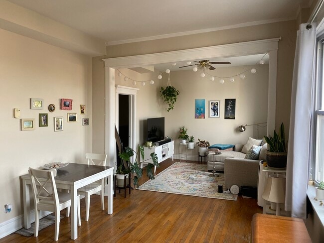 Living/dining room - 1550 N Homan Ave