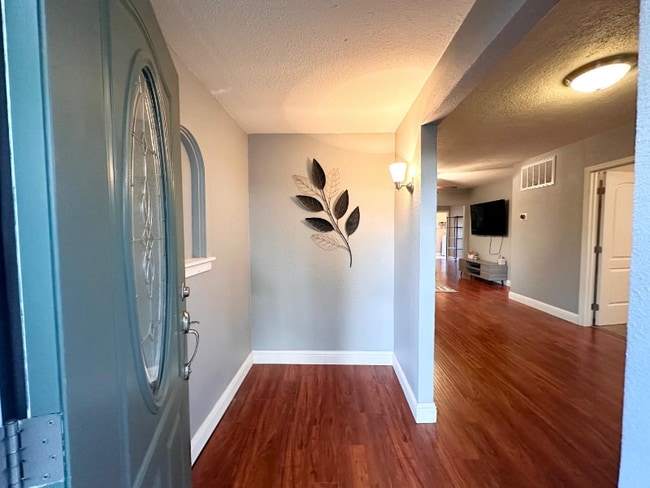 Building Photo - 205 B St