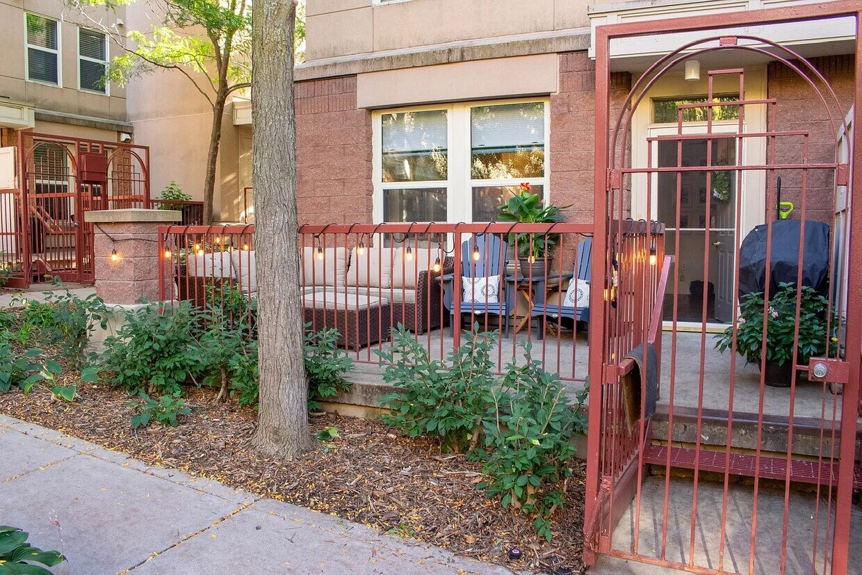 Primary Photo - 680 N 2nd St