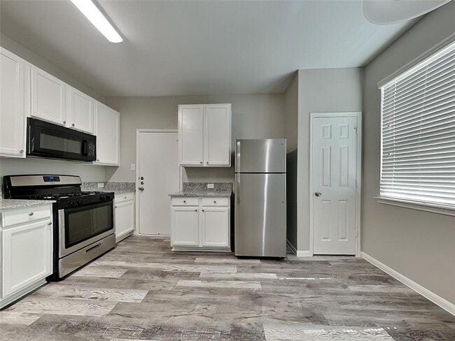 Building Photo - 3935 Mossy Spring Ln