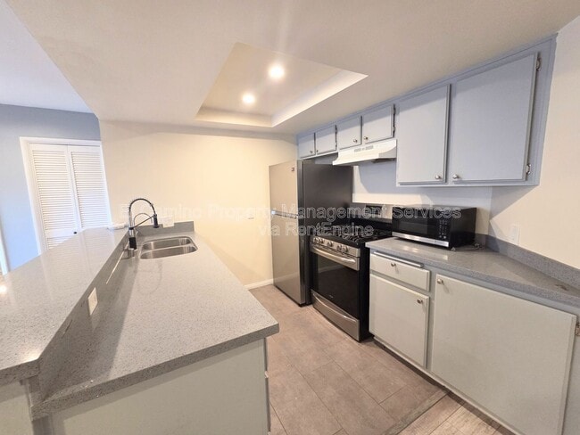 Building Photo - 327 Chestnut Ave