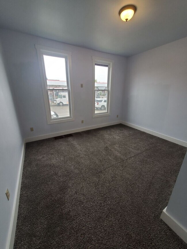 Foto del edificio - 900 W Greenfield Ave