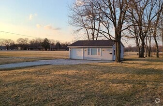 Building Photo - 244 E Woodland Ln