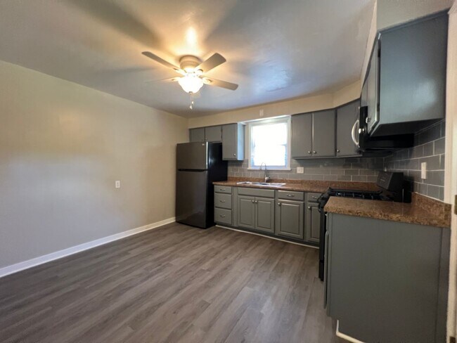 Building Photo - Updated 3BR House with off street parking!