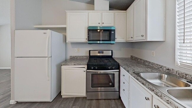 Building Photo - 309 N Poe St