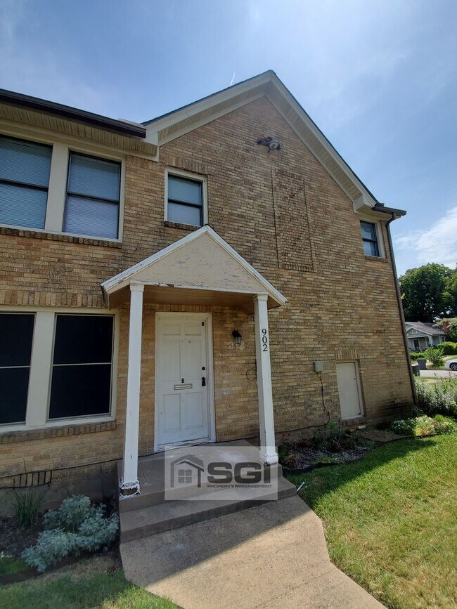 Building Photo - Rare 3 bedroom half of a duplex remodeled