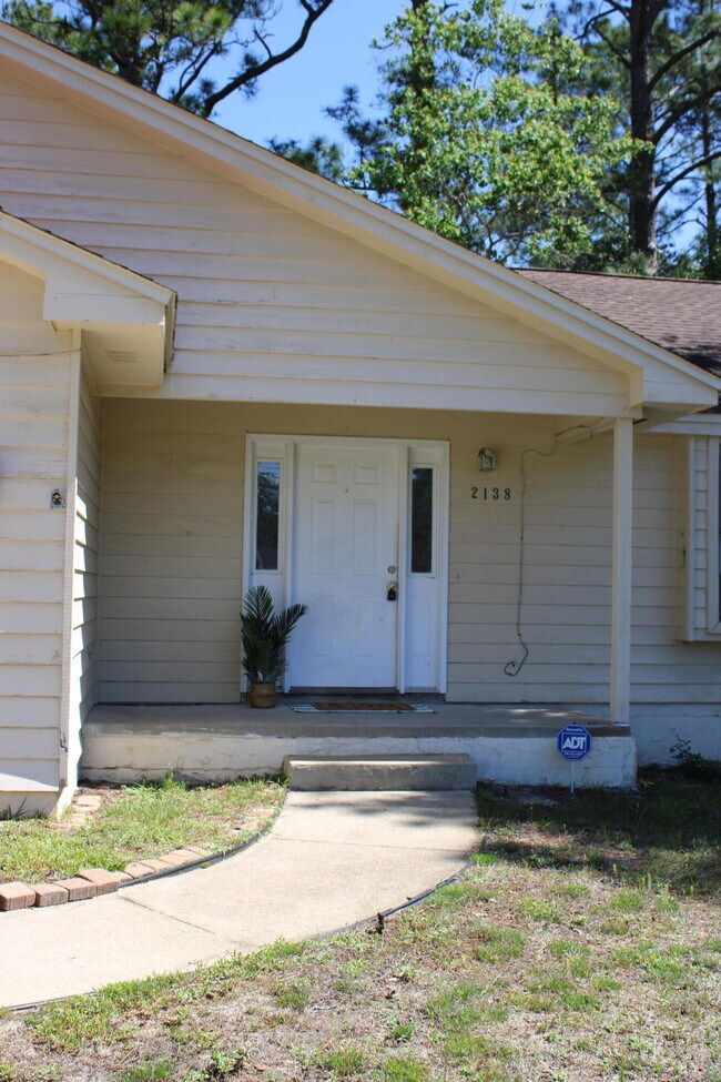 Foto del edificio - 2138 Edgewood Dr