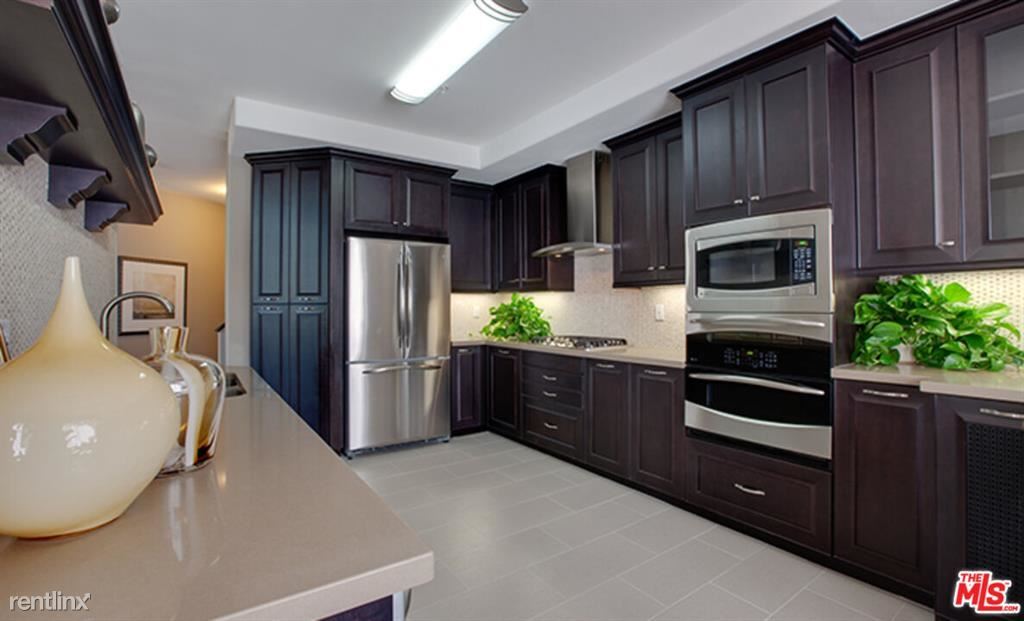 Primary Photo - 3 br, 3 bath Condo - 6280 W 3rd St Apt 437