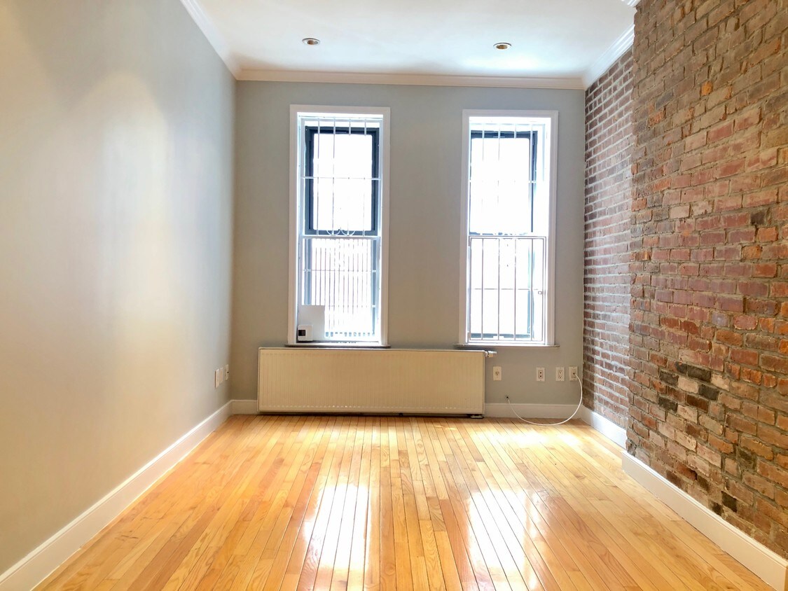 Foto principal - 519 W 47th St
