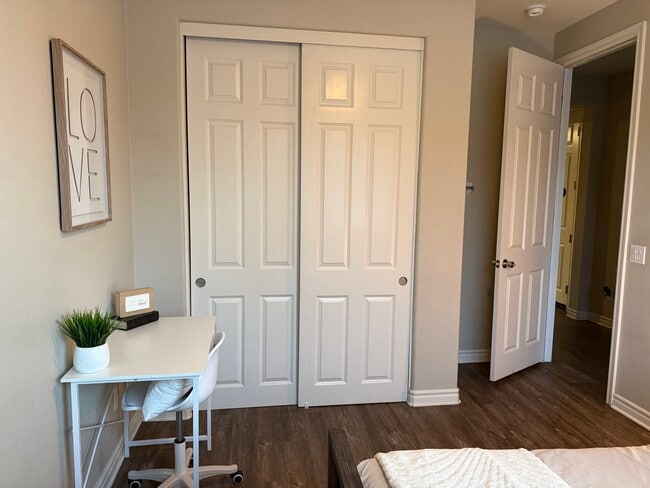 Foto del edificio - 10968 Elkwood Cir