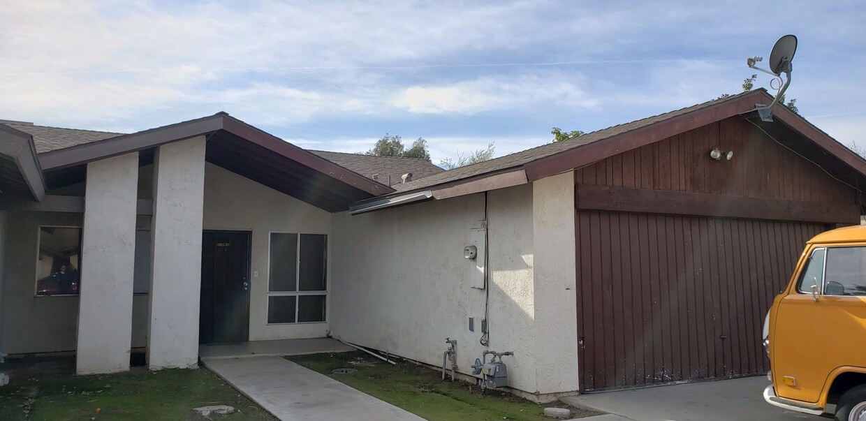 Primary Photo - SW-Bakersfield 3bed/1.75bath