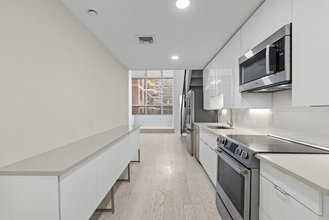 Foto del edificio - 689 Marin Blvd