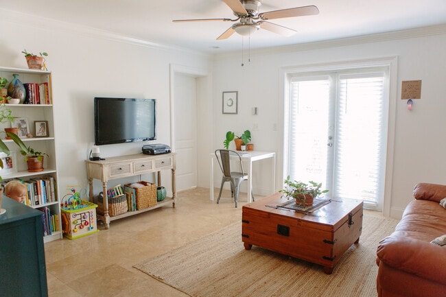 Living - 247 Malverne Rd