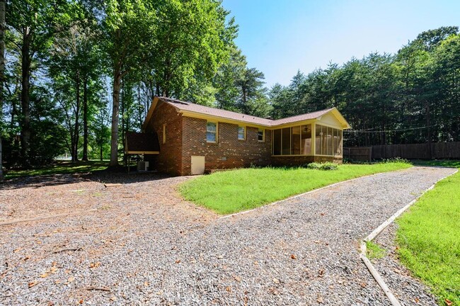 Building Photo - 1113 Ponderosa Rd
