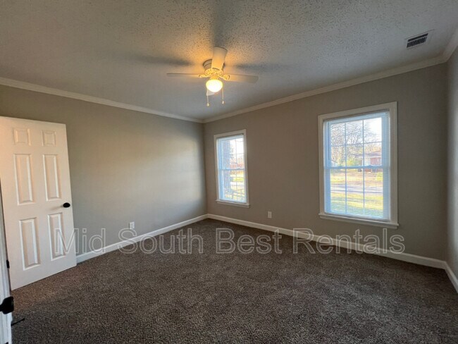 Building Photo - 371 E Raines Rd