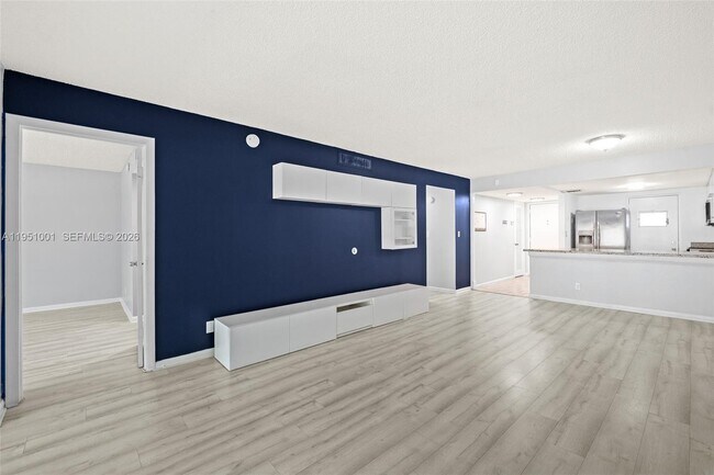 Foto del edificio - 2302 S Cypress Bend Dr