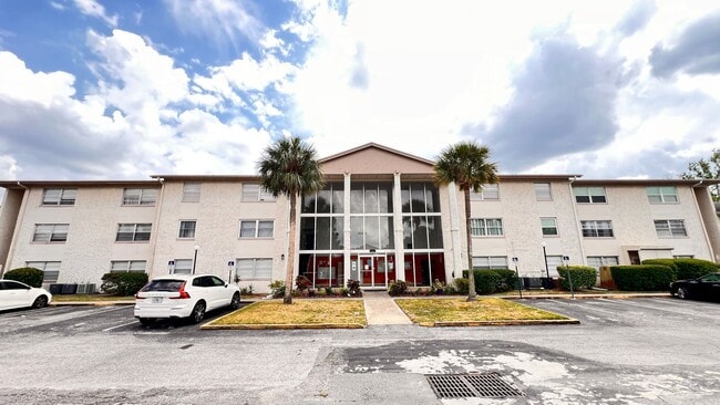 Building Photo - Cozy 3 Bd/2Ba Apartment in Commodore Place...