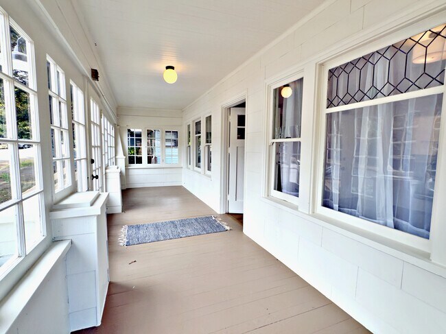 Building Photo - 125 NE 84th Ave