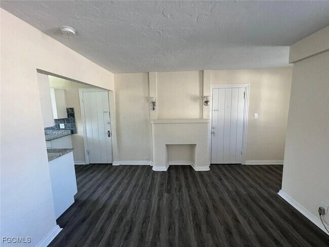 Foto del edificio - 2554 First Street Unit