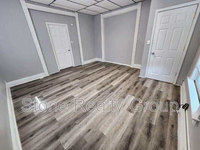 Foto del edificio - 121 Gilbert Ave