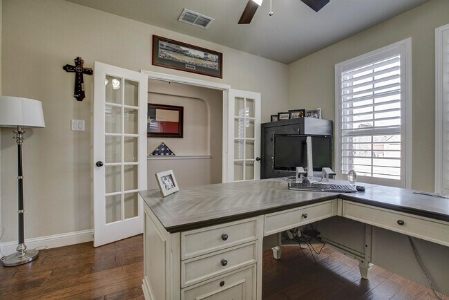 Building Photo - 2046 Sundown Dr