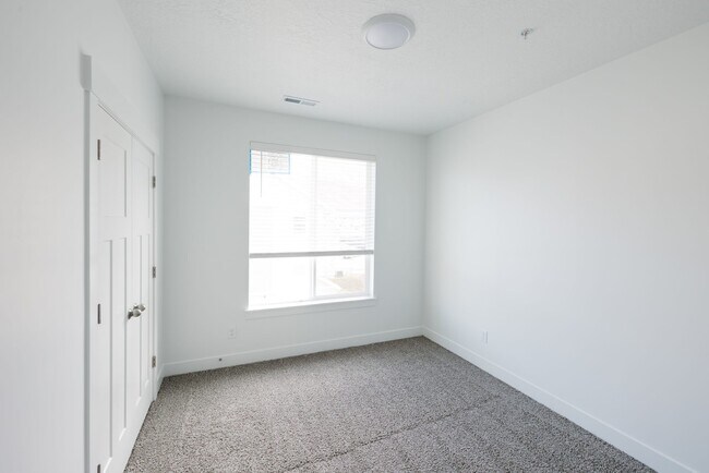 Foto del edificio - 675 W 4500 S