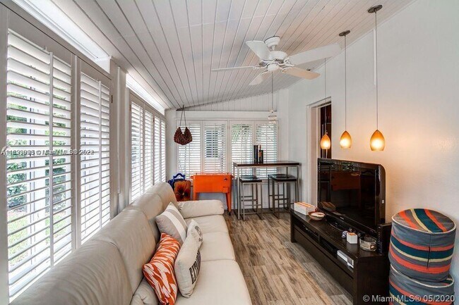 Building Photo - 222 Alesio Ave