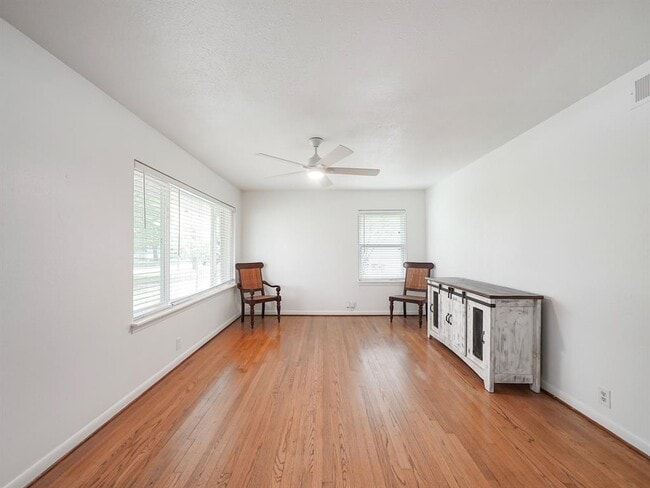 Building Photo - 9710 Bassoon Dr