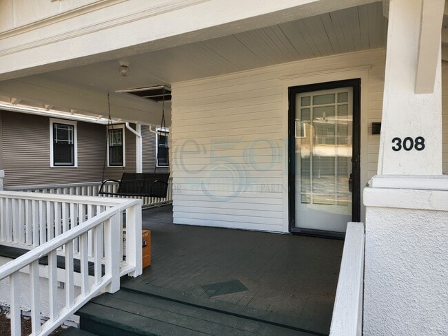 Building Photo - This Hillcrest Bungalow is just what you w...