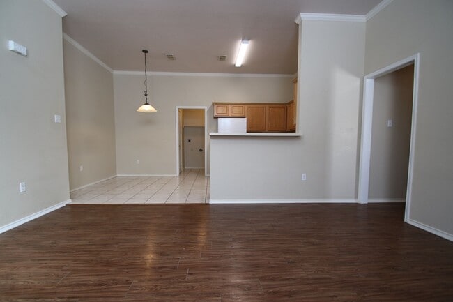 Foto del edificio - 105-107 Brazos Ln