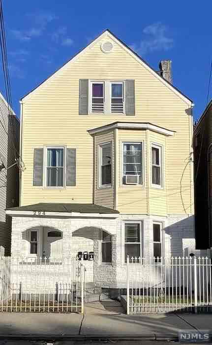 Primary Photo - 294 21st St