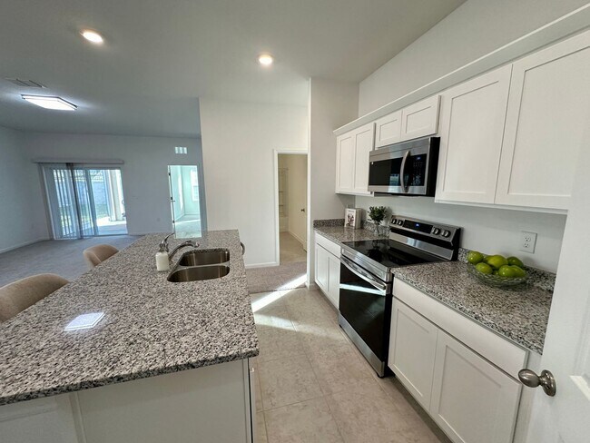 Building Photo - Modern Energy-Smart Living in Lake Wales!